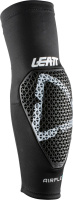 Leatt_ElbowGuard_AirFlex_Blk_frontRight_5020004320